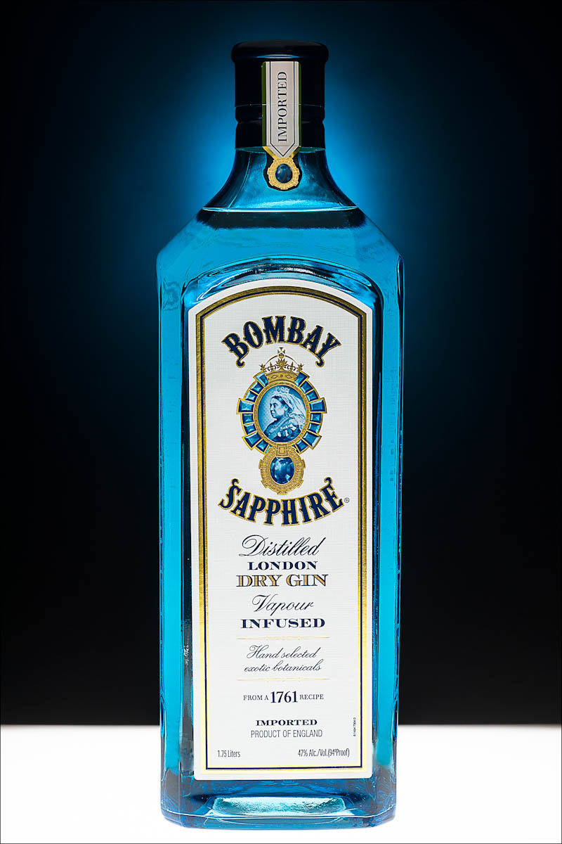 Сколько стоит алкогольный напиток. Джин Бомбей сапфир. Алкогольный напиток сапфир Бомбей. Bombay Sapphire (Бомбей сапфир). Джин (напиток) Бомбей сапфир.